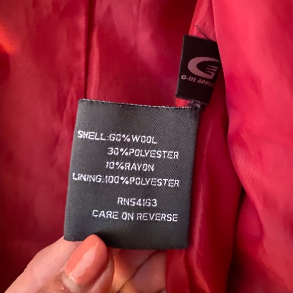 Woman’s Kenneth Cole dark red wool pea coat. Freshly dry cleaned. Size 8 - Picture 5 of 6